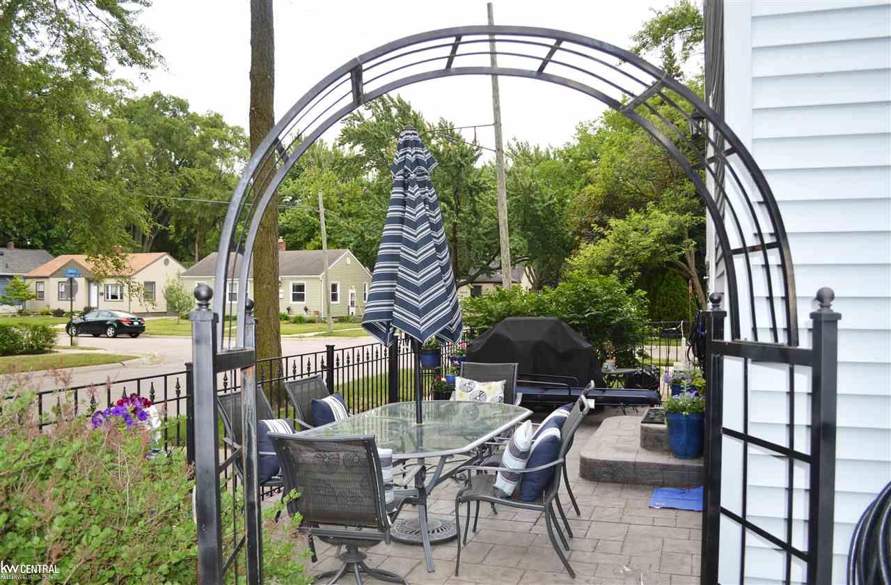 2310 Franklin Road Berkley, MI 48072 - Photo 23 of 27 Archway to Backyard