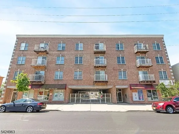 $399,900 | 411 Chestnut Street, Unit 3B, Newark, NJ 07105