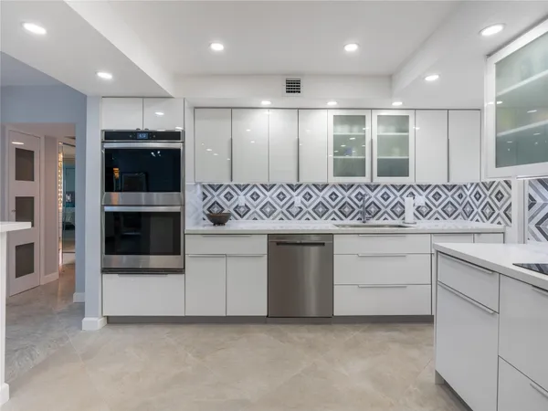 $3,300 | 2850 North Palm Aire Drive, Unit 601, Pompano Beach, FL 33069