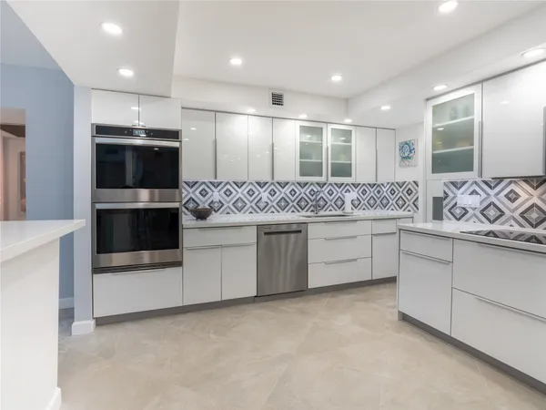 $3,300 | 2850 North Palm Aire Drive, Unit 601, Pompano Beach, FL 33069