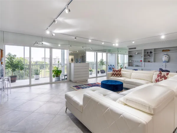 $3,300 | 2850 North Palm Aire Drive, Unit 601, Pompano Beach, FL 33069