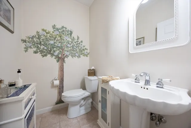 $555,000 | 2 Kingson Lane, Unit 2, Medway, MA 02053