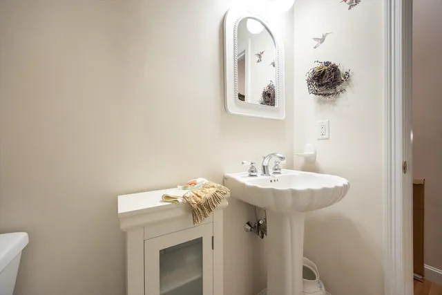 $555,000 | 2 Kingson Lane, Unit 2, Medway, MA 02053