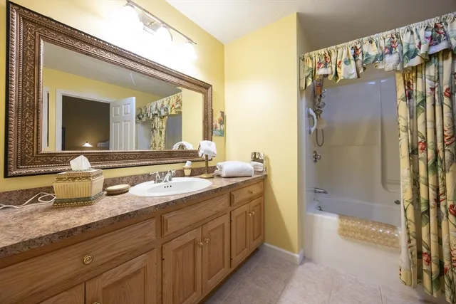 $555,000 | 2 Kingson Lane, Unit 2, Medway, MA 02053