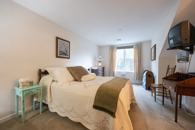 $555,000 | 2 Kingson Lane, Unit 2, Medway, MA 02053