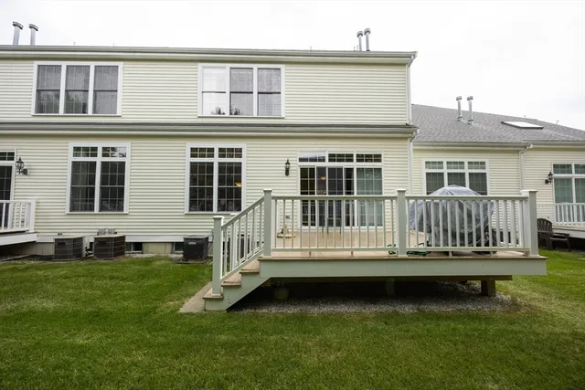 $555,000 | 2 Kingson Lane, Unit 2, Medway, MA 02053