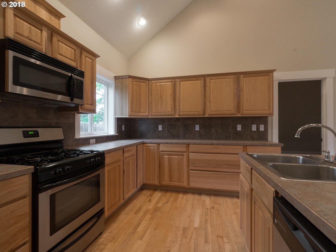302B Ridings Avenue Molalla, OR 97038 - Photo 11 of 28 Gallery Image 11