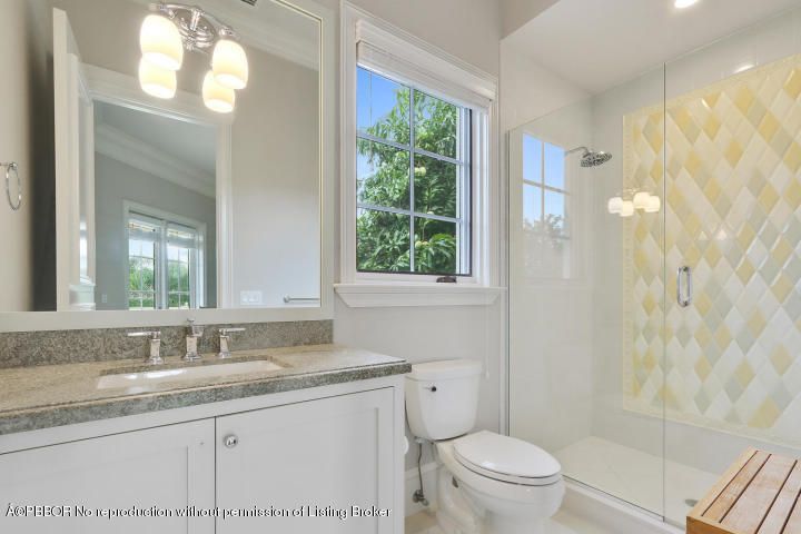 155 Commodore Drive Jupiter, FL 33477 - Photo 24 of 42 Guest Bathroom