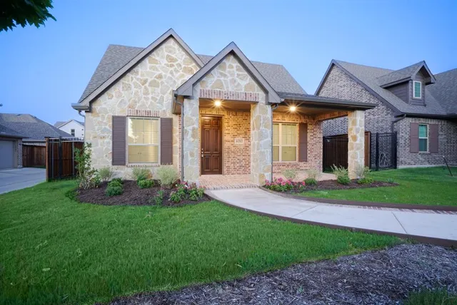 $2,800 | 4212 Foxtail Run Lane, Arlington, TX 76005