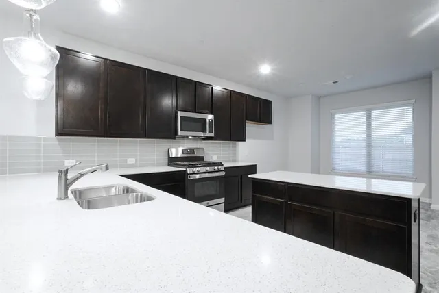 $2,800 | 4212 Foxtail Run Lane, Arlington, TX 76005