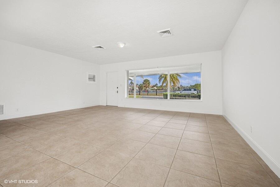 2433 Northeast 24th Street Lighthouse Point, FL 33064 - Photo 11 of 59 03_2433NE24thSt_2003_Small