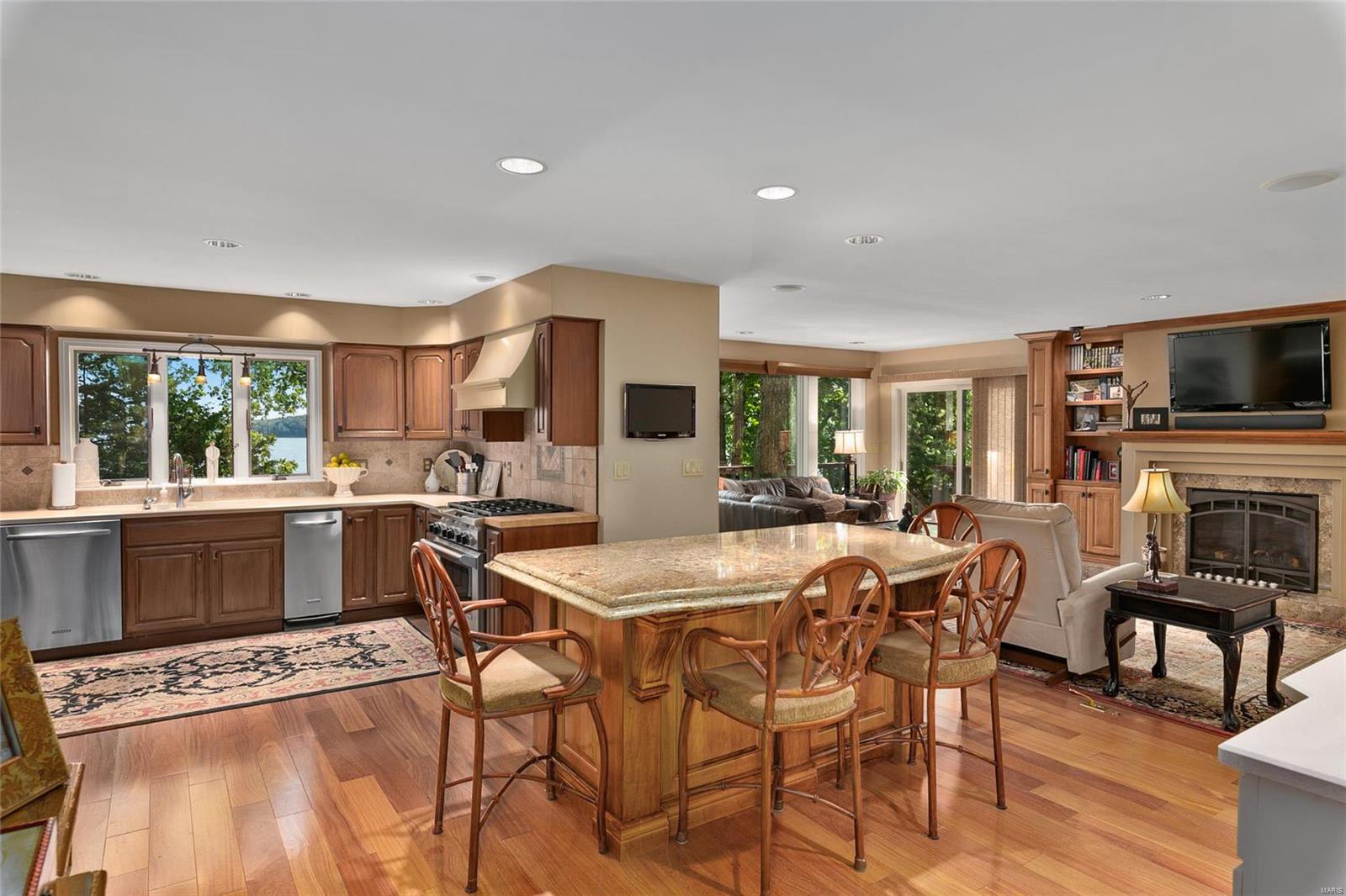 86 Solar Circle Litchfield, IL 62056 - Photo 9 of 73 Gallery Image 9