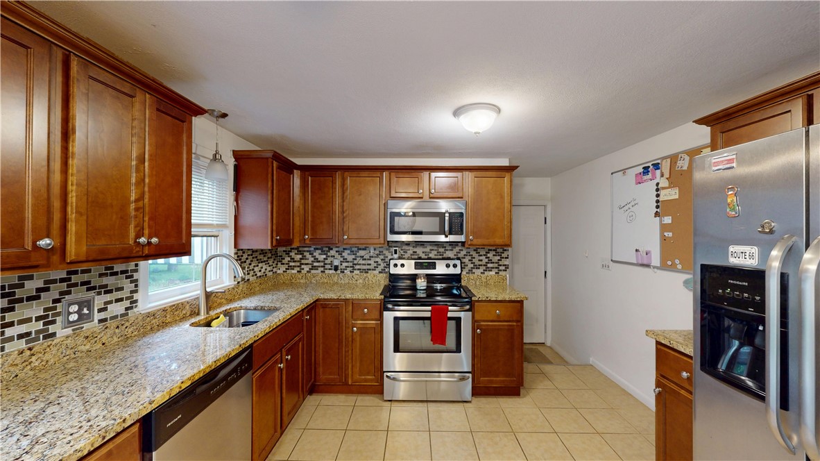 27 Amherst Road Warwick, RI 02889 - Photo 8 of 43