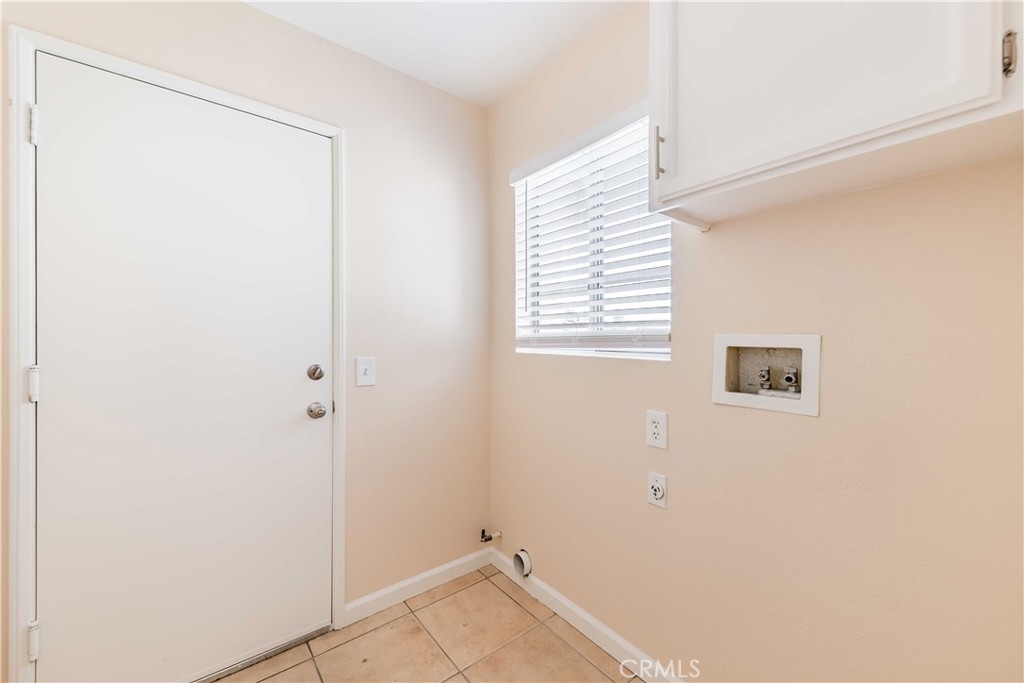 40048 Villa Venecia Temecula, CA 92591 - Photo 20 of 36 a view of a room that has a window in it