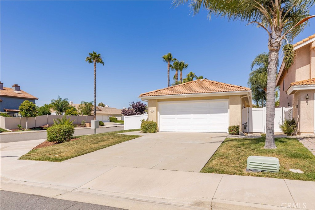 40048 Villa Venecia Temecula, CA 92591 - Photo 3 of 36 a front view of a house with garden