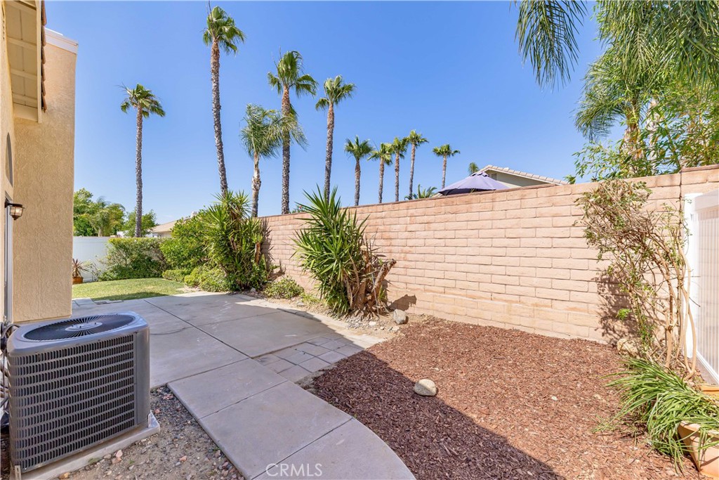 40048 Villa Venecia Temecula, CA 92591 - Photo 35 of 36 a view of a outdoor space