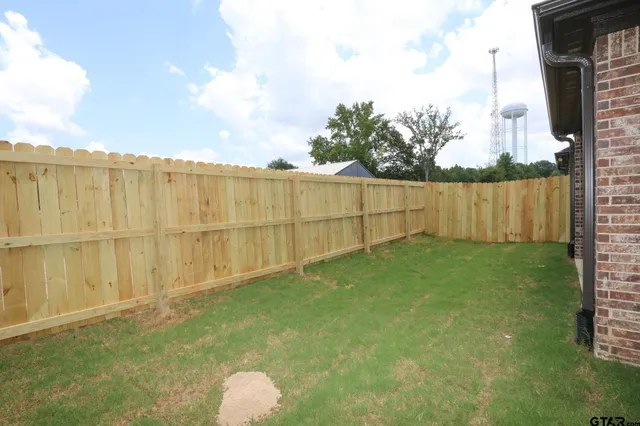 $1,800 | 10243 County Road 135, Flint, TX 75762