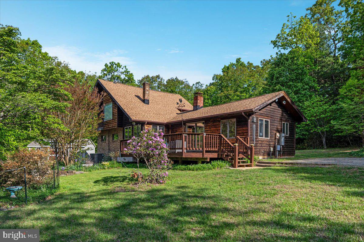 146 Lizzie Mills Road Castleton, VA 22716 - Photo 47 of 91 a backyard of a house with wooden fence