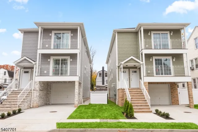 a front view of house with yard