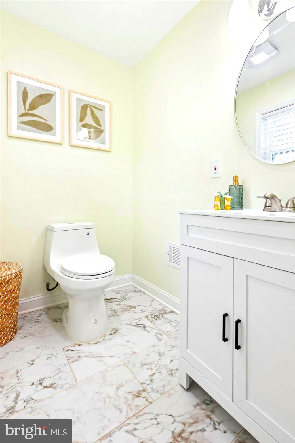 726 Brookhaven Road Wallingford, PA 19086 - Photo 11 of 30 1st Floor 1/2 Bath