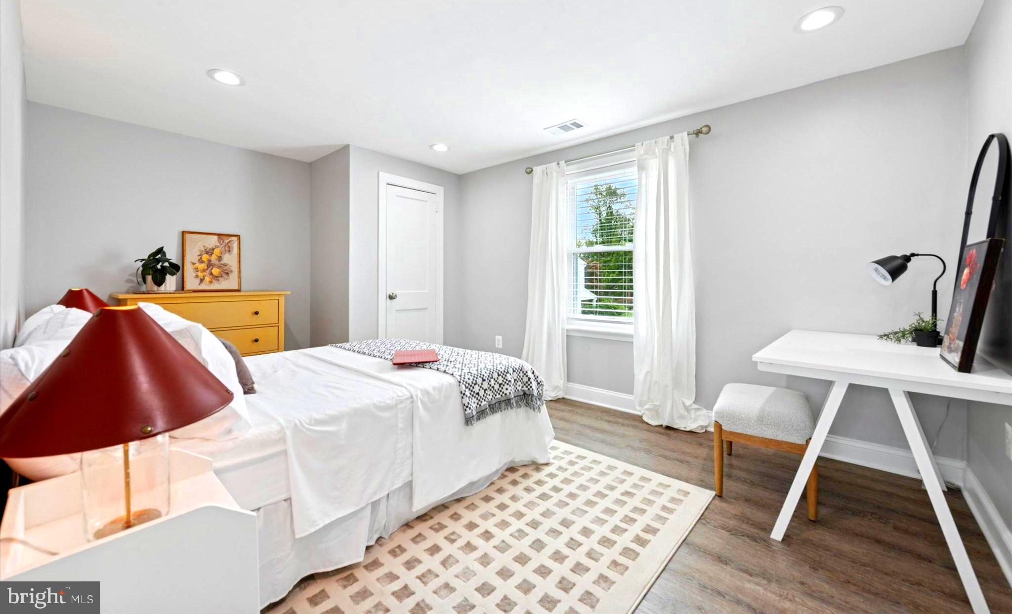 726 Brookhaven Road Wallingford, PA 19086 - Photo 21 of 30 Bedroom 3 with study nook