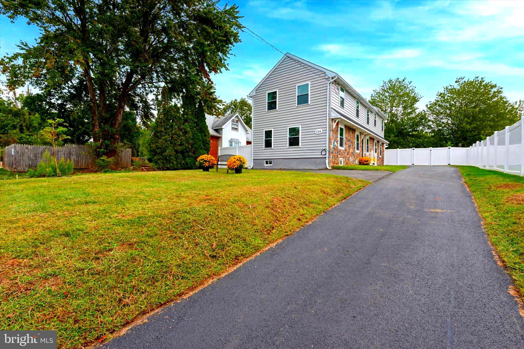 726 Brookhaven Road Wallingford, PA 19086 - Photo 27 of 30 Room for 5 cars with a turnaround