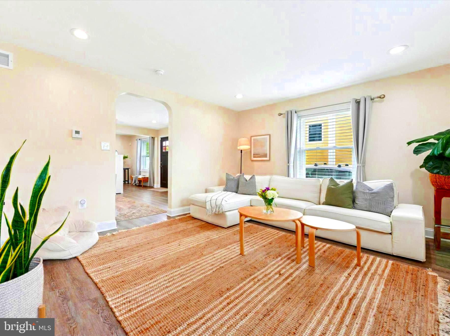 726 Brookhaven Road Wallingford, PA 19086 - Photo 10 of 30 Stretch out and relax in your family room