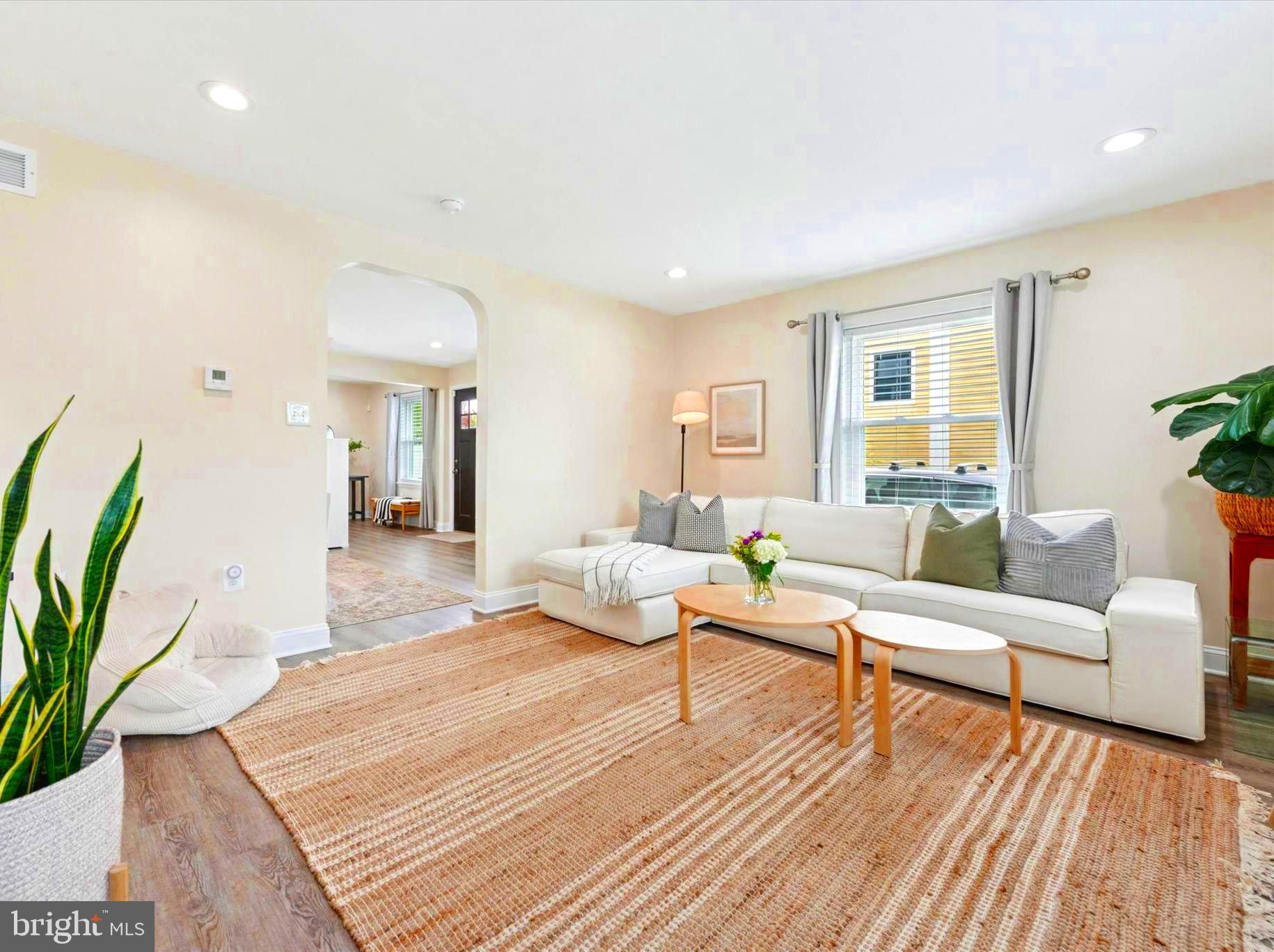 726 Brookhaven Road Wallingford, PA 19086 - Photo 10 of 30 Stretch out and relax in your family room