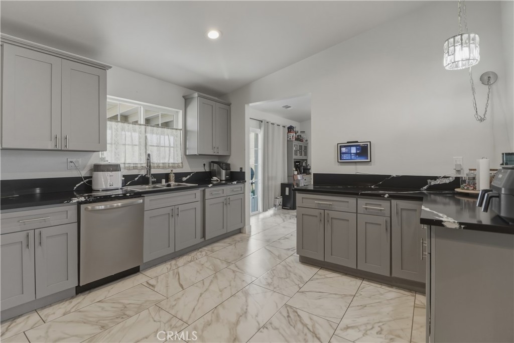 15688 Winnebago Road Apple Valley, CA 92307 - Photo 11 of 22