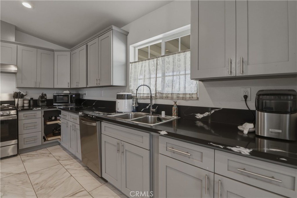 15688 Winnebago Road Apple Valley, CA 92307 - Photo 13 of 22