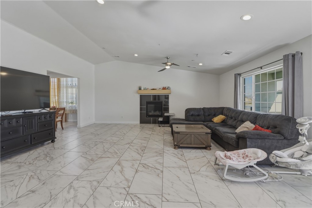 15688 Winnebago Road Apple Valley, CA 92307 - Photo 7 of 22