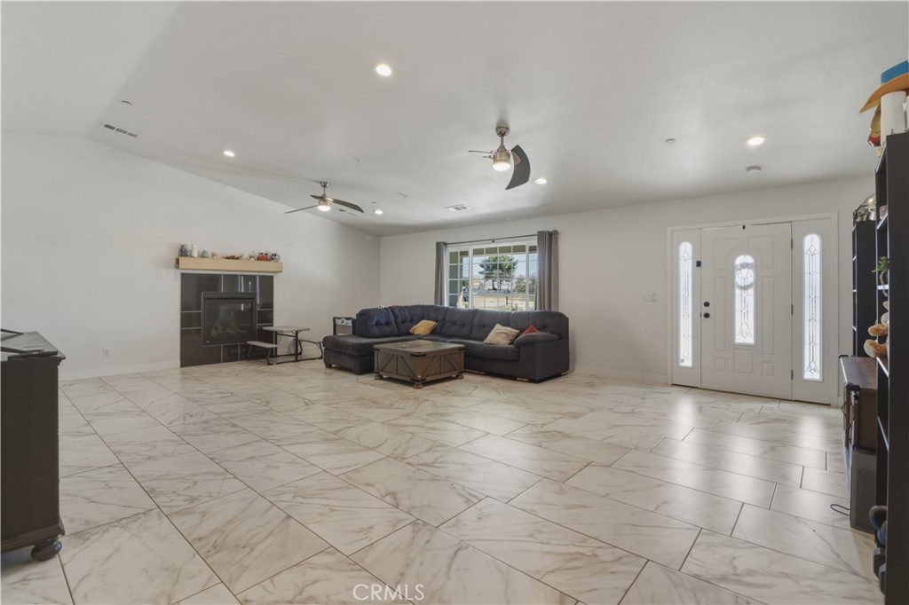 15688 Winnebago Road Apple Valley, CA 92307 - Photo 9 of 22