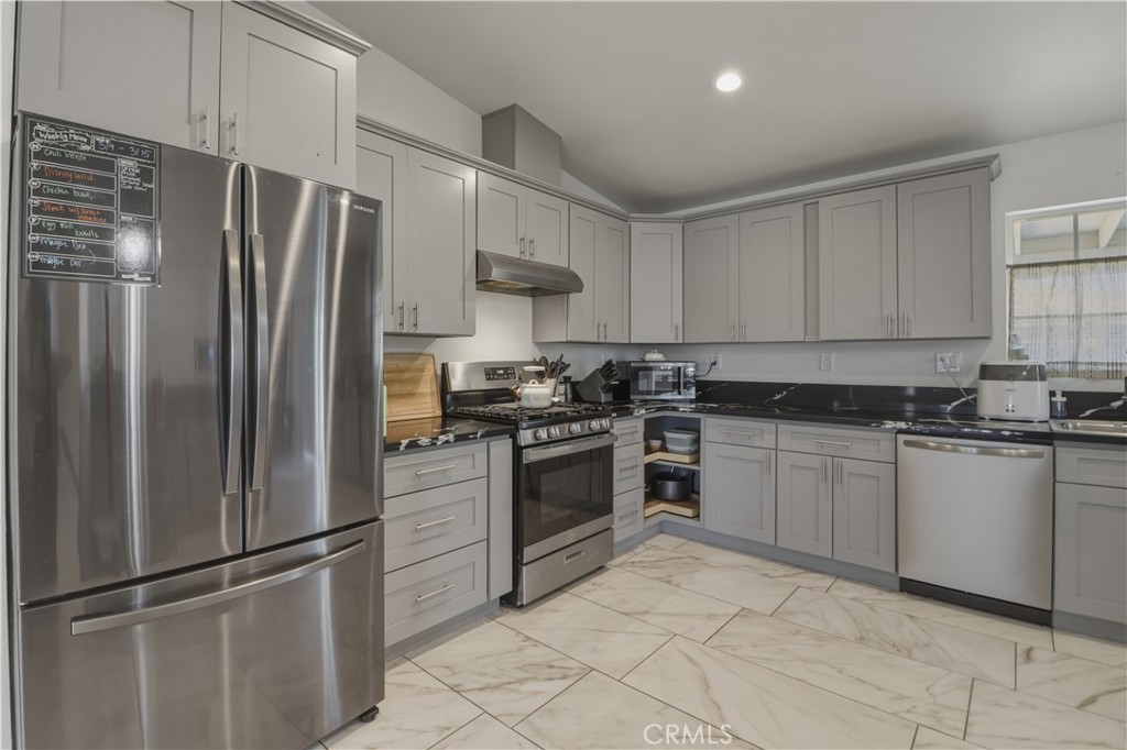 15688 Winnebago Road Apple Valley, CA 92307 - Photo 10 of 22