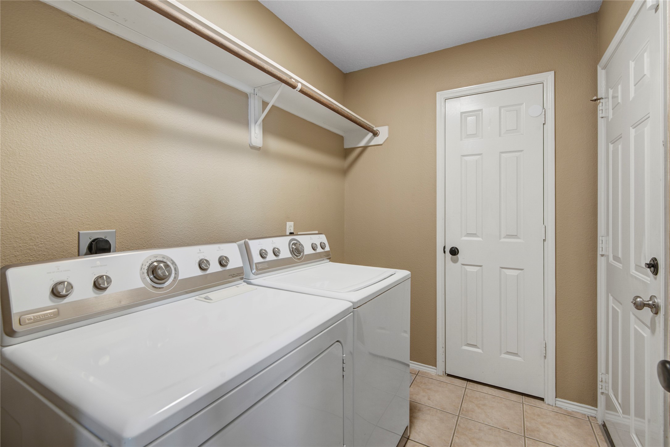 2206 Louetta Brook Lane Spring, TX 77388 - Photo 13 of 39 a utility room with dryer and washer