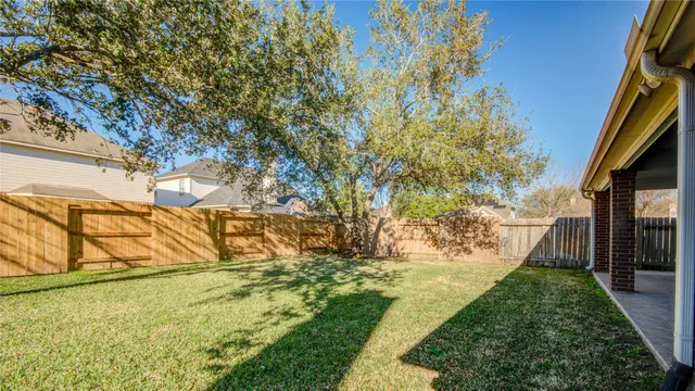 a view of back yard of the house