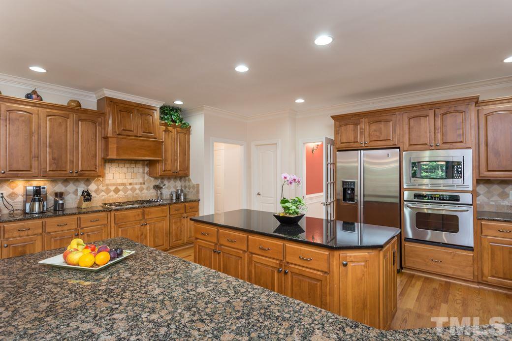7220 Sunset Glen Point Raleigh, NC 27614 - Photo 3 of 25 The kitchen is a gourmet’s delight!