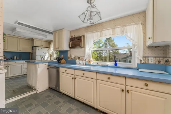 $899,000 | 1556 River Road, Titusville, NJ 08560