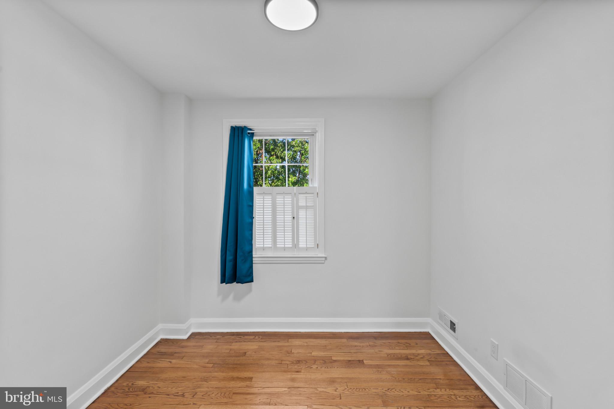 327 Stratford Road Baltimore, MD 21228 - Photo 19 of 28 Gallery Image 19