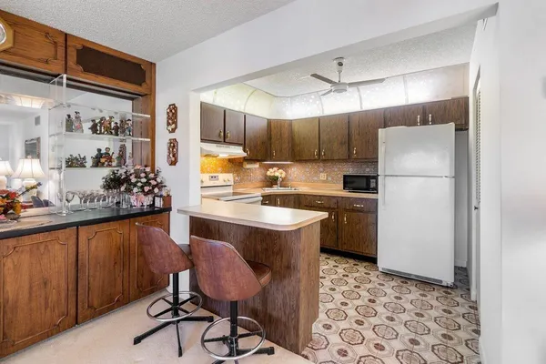 $1,400 | 342 Pine Ridge Circle, Unit B2, Greenacres, FL 33463