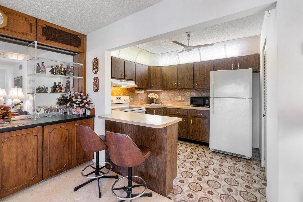 342 Pine Ridge Circle, Unit B2 Greenacres, FL 33463 - Photo 11 of 18 20211028170147677044000000-o