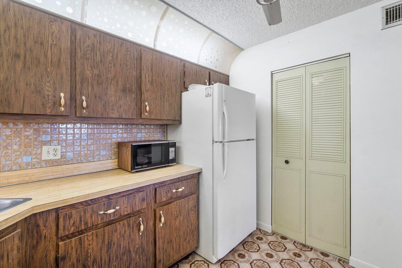 342 Pine Ridge Circle, Unit B2 Greenacres, FL 33463 - Photo 13 of 18 20211028170151096493000000-o