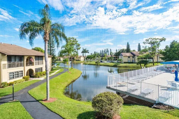 $1,400 | 342 Pine Ridge Circle, Unit B2, Greenacres, FL 33463