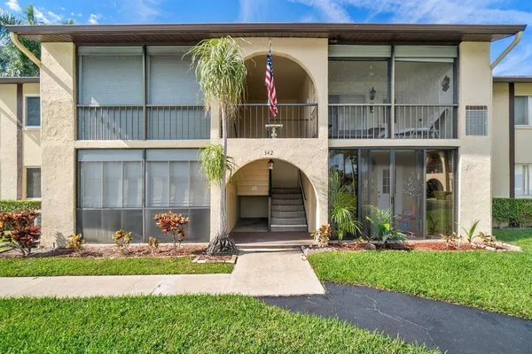 $1,400 | 342 Pine Ridge Circle, Unit B2, Greenacres, FL 33463