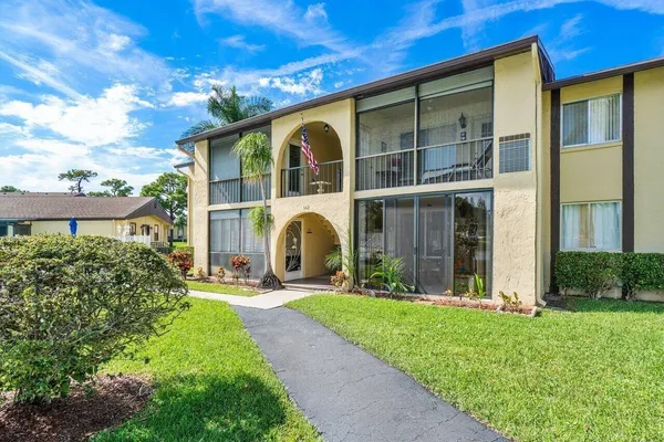$1,400 | 342 Pine Ridge Circle, Unit B2, Greenacres, FL 33463