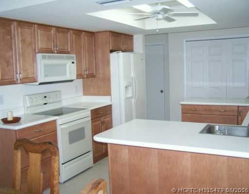 115 North W Everglades Boulevard Stuart, FL 34994 - Photo 2 of 8 Kitchen.