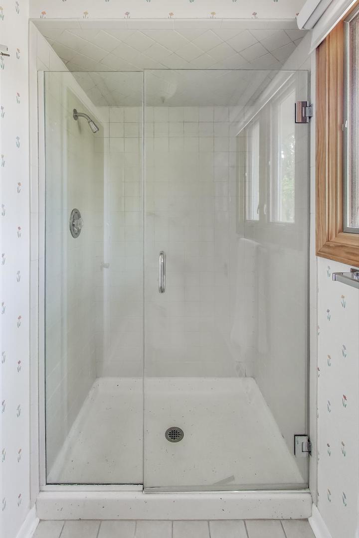 1904 Birch Road Northbrook, IL 60062 - Photo 17 of 37 a bathroom with a tub