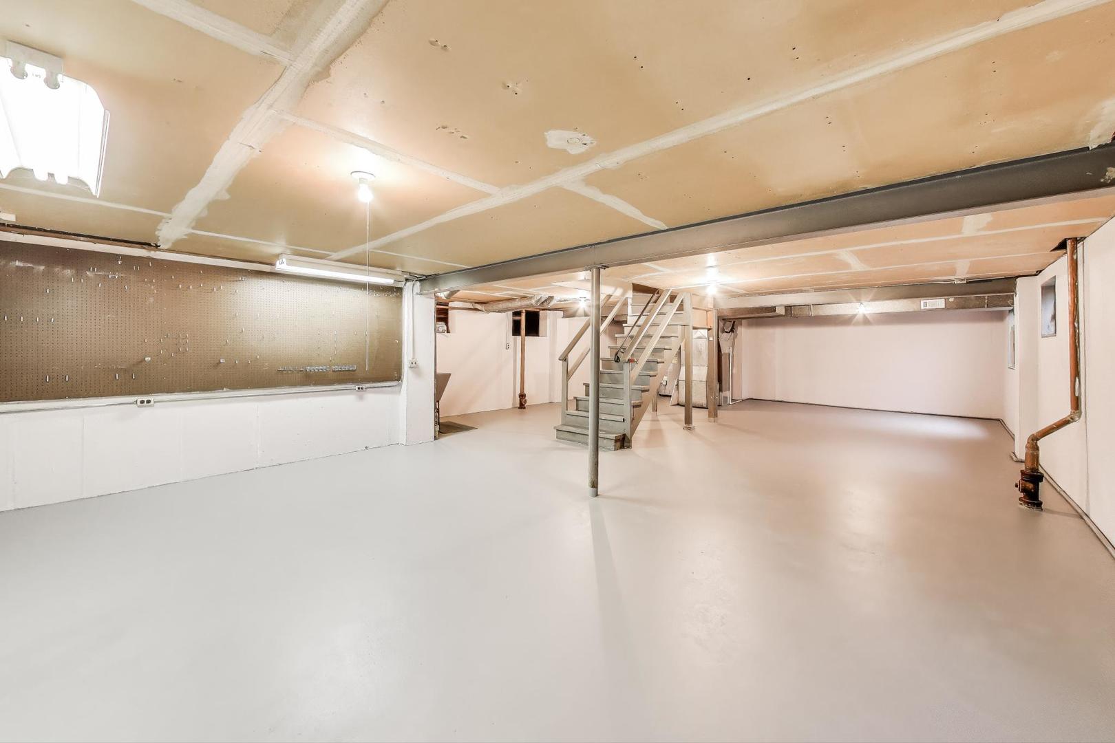 1904 Birch Road Northbrook, IL 60062 - Photo 25 of 37 a view of a room with wooden floor