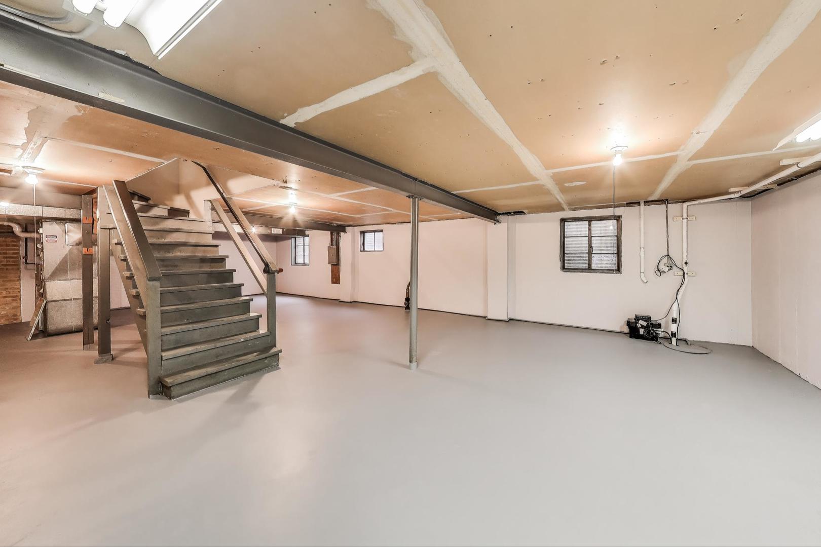 1904 Birch Road Northbrook, IL 60062 - Photo 26 of 37 wooden floor in an empty room