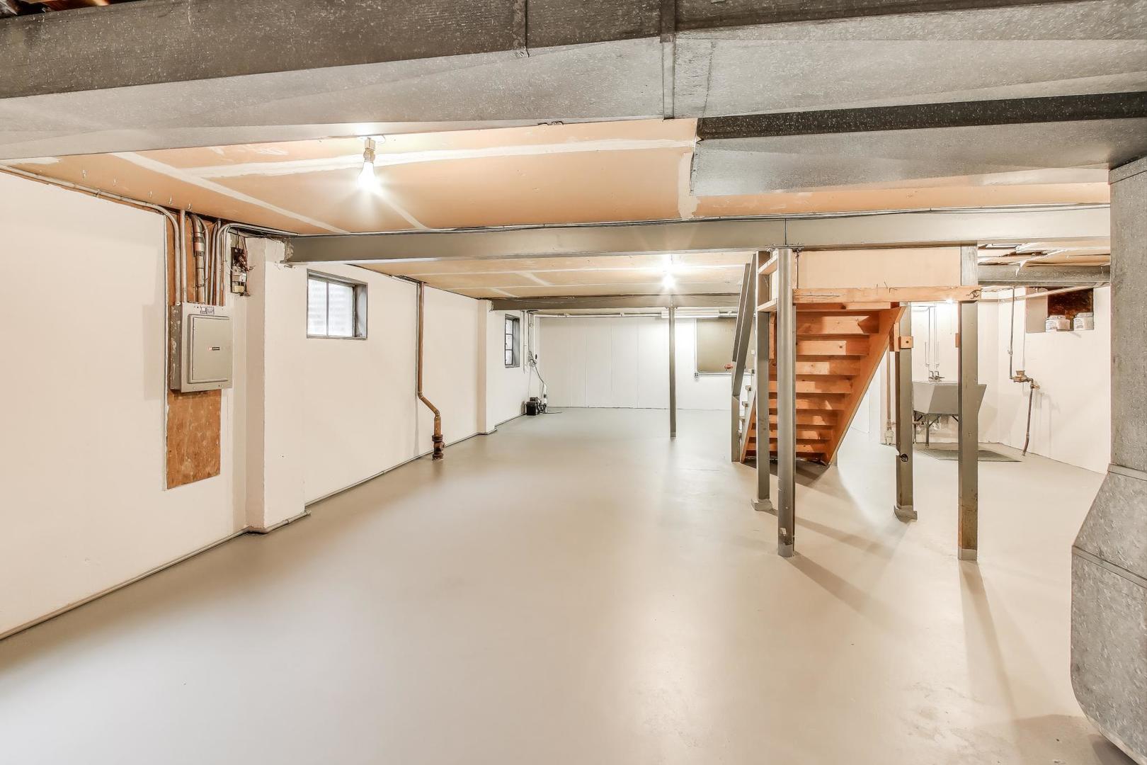 1904 Birch Road Northbrook, IL 60062 - Photo 27 of 37 a view of an empty room