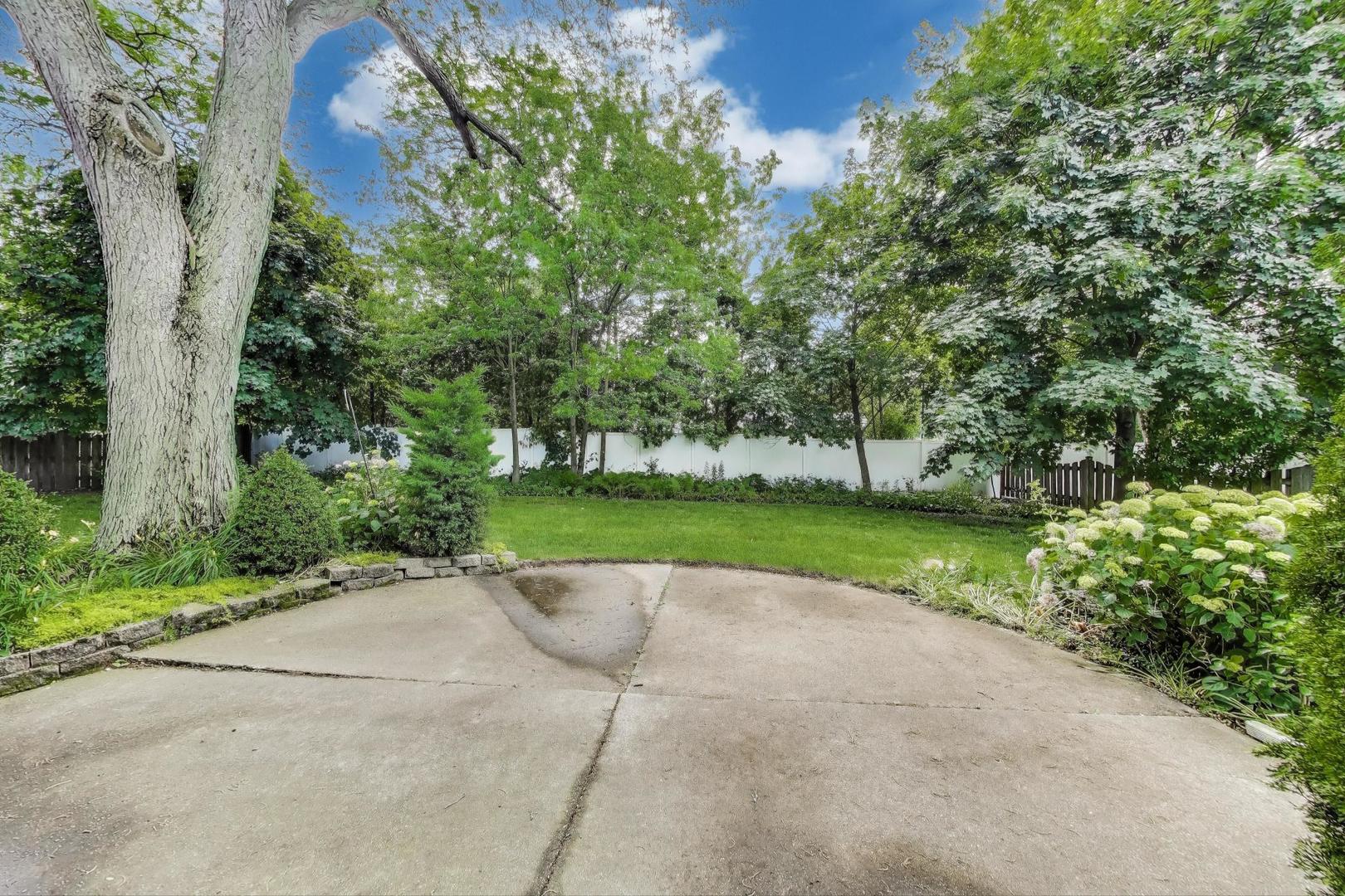 1904 Birch Road Northbrook, IL 60062 - Photo 30 of 37 a view of a park with plants and trees